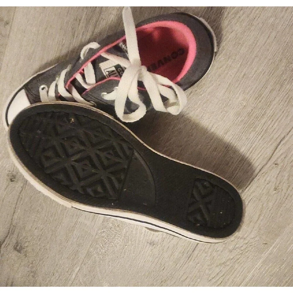 Converse All Star Low Top Shoes Dark‎ Gray With Pink Trim Size 1